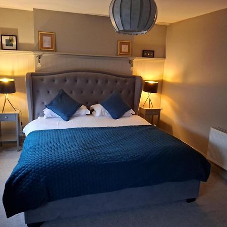 3 Bedroom Luxury Apartment Main Street 캐셜 외부 사진