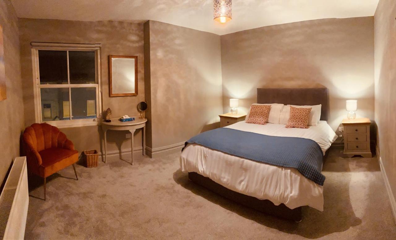 3 Bedroom Luxury Apartment Main Street 캐셜 외부 사진