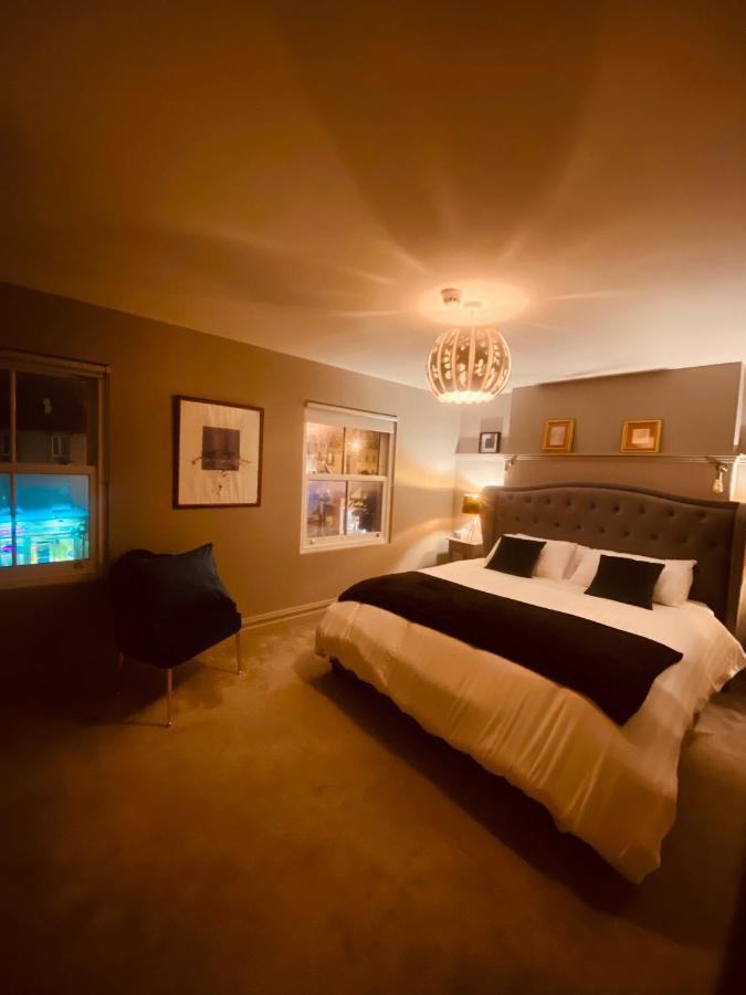 3 Bedroom Luxury Apartment Main Street 캐셜 외부 사진