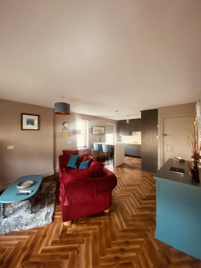 3 Bedroom Luxury Apartment Main Street 캐셜 외부 사진