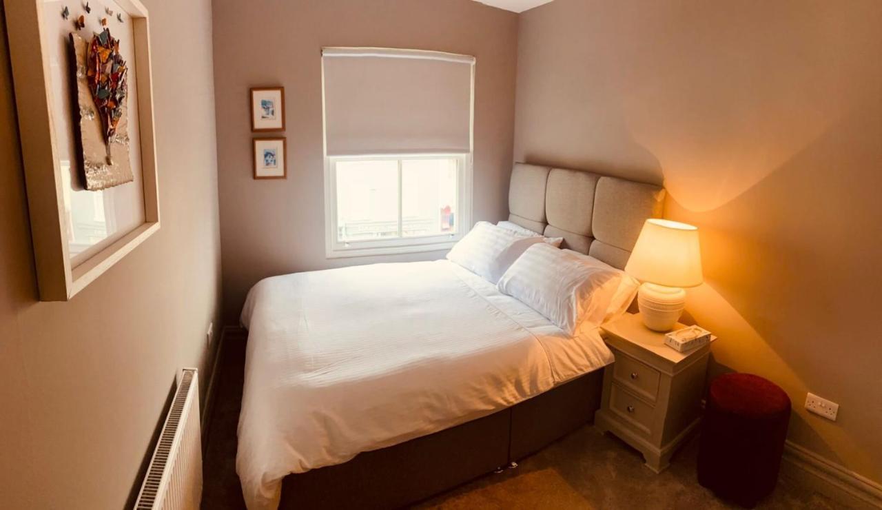 3 Bedroom Luxury Apartment Main Street 캐셜 외부 사진