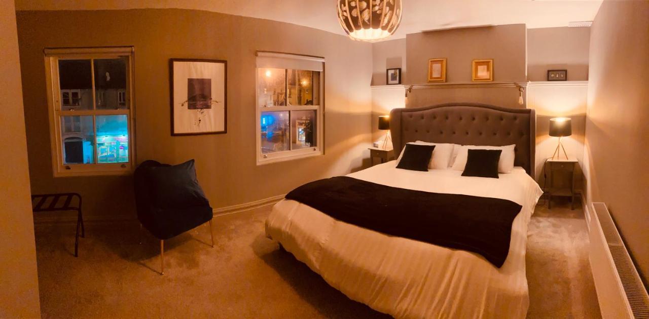 3 Bedroom Luxury Apartment Main Street 캐셜 외부 사진